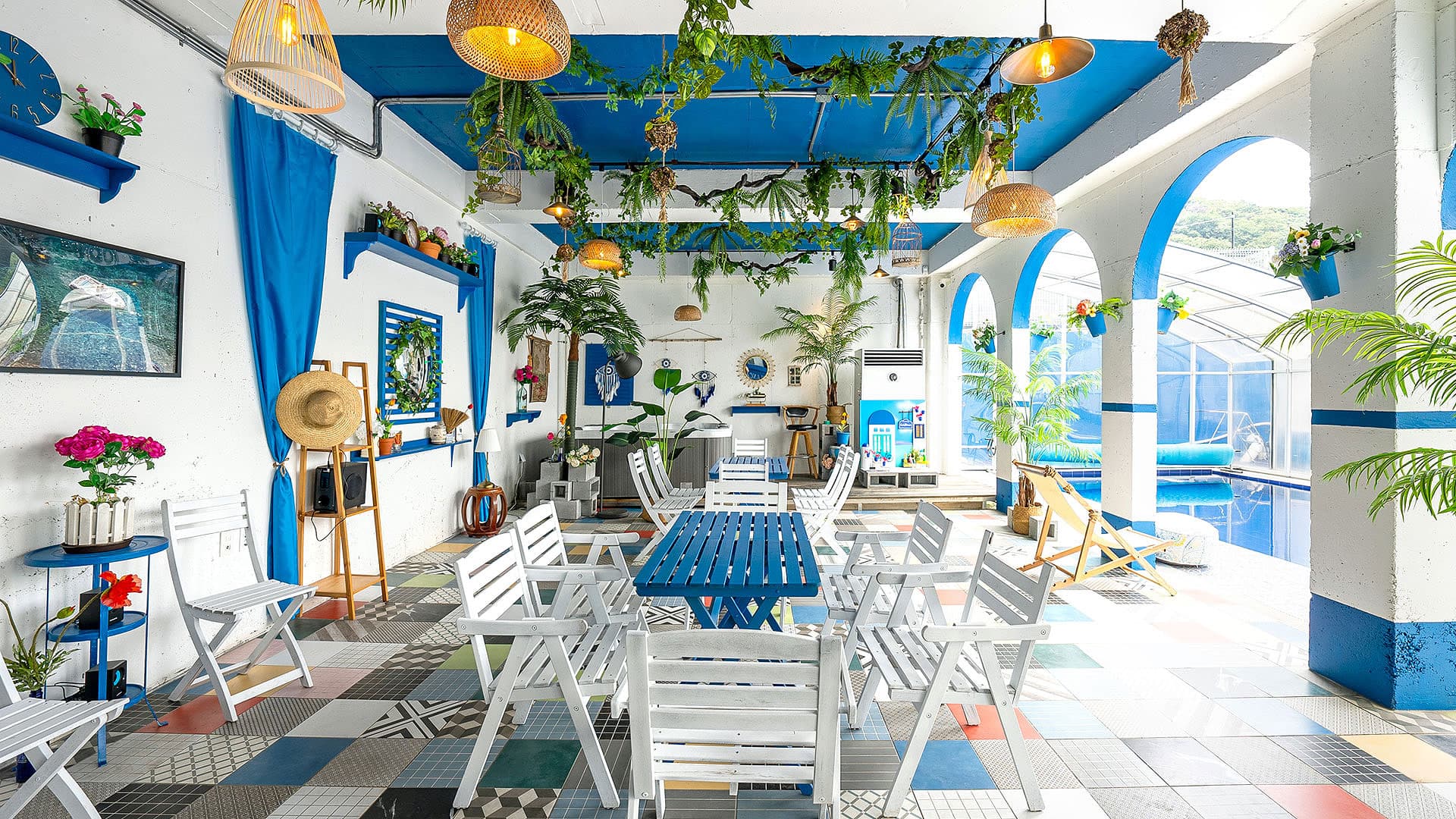 라스블랑카스 카페드카사 내부 — 안전한 식사를 위한 맞춤 서비스