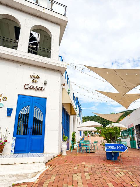 라스블랑카스 카페드카사 외관 — 채식 메뉴를 즐길 수 있는 마을 카페