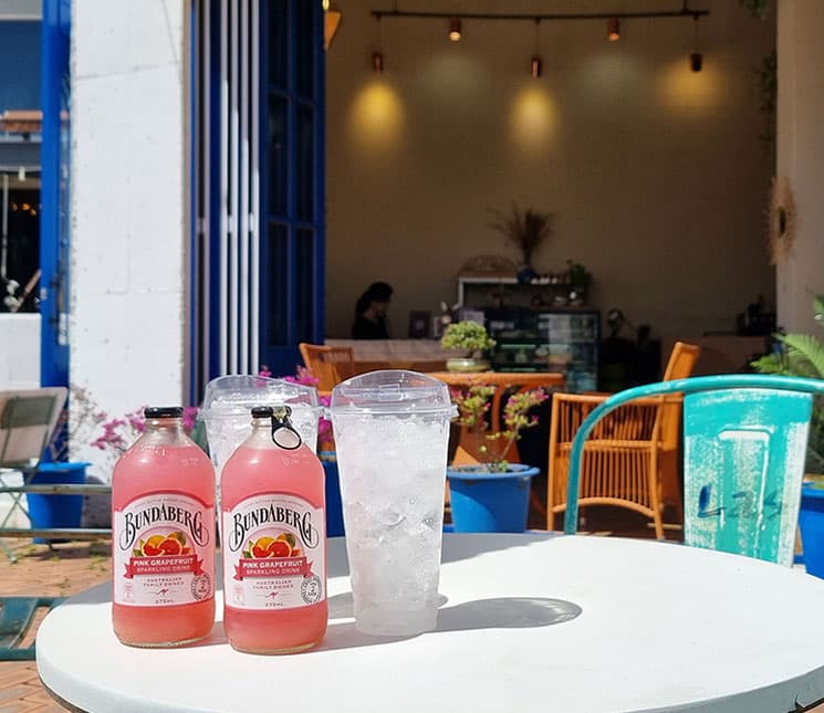 라스블랑카스 카페드카사 야외 테라스 — 북한강 뷰를 즐기며 커피 한 잔