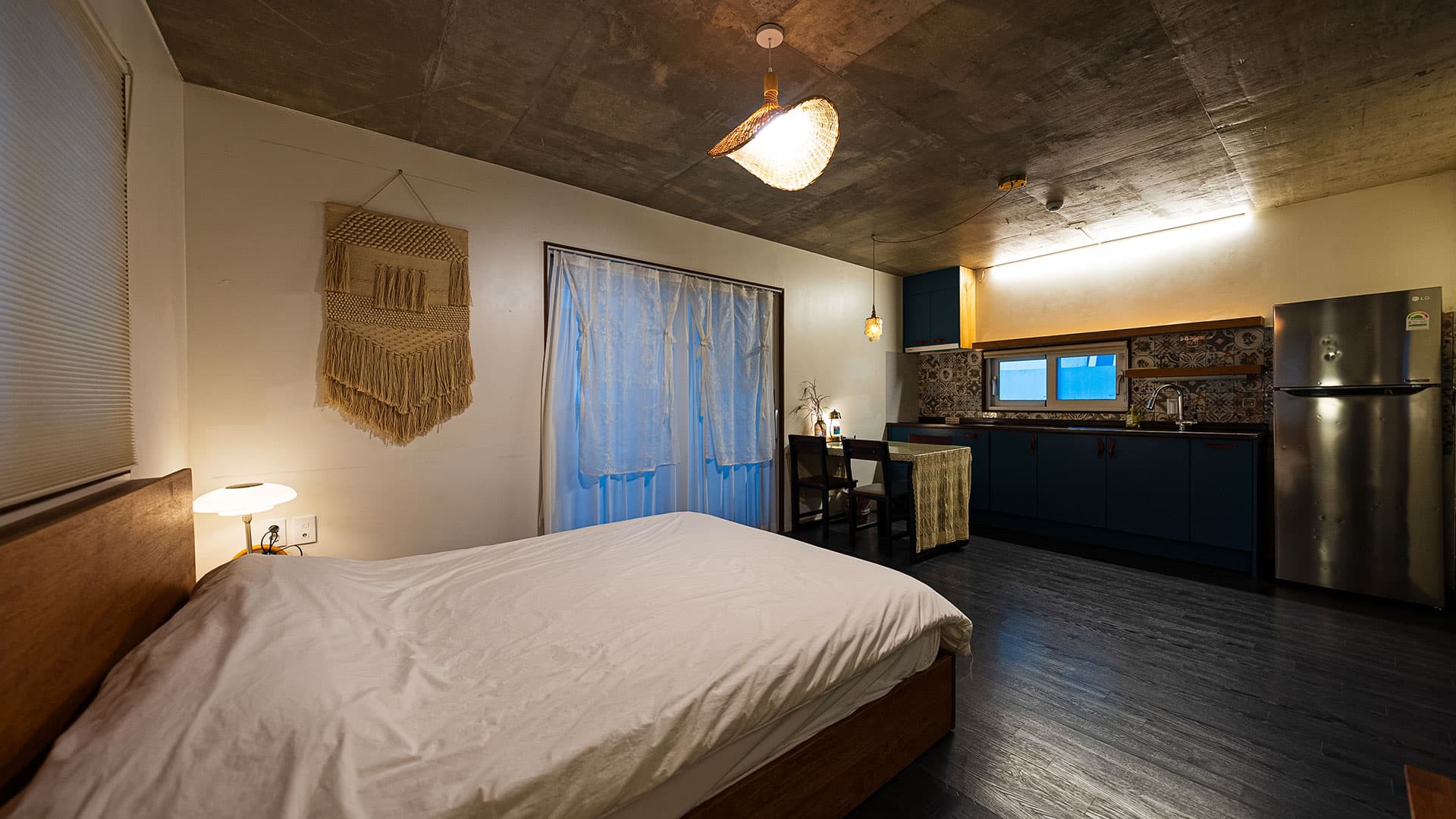 라스블랑카스 커플패밀리 객실 — 냉장고와 주방 시설이 갖춰진 공간