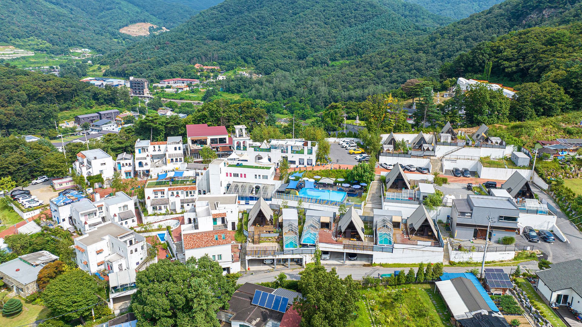 라스블랑카스 항공 전경 — 사계절 아름다운 스페인 마을 리조트